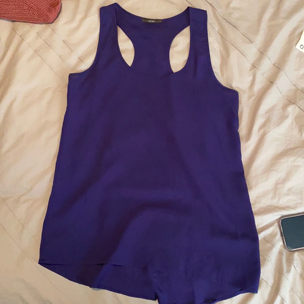 Sleeveless purple top